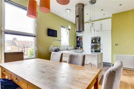 4 Bed Maisonette, Schubert Road, SW15 - Photo 3