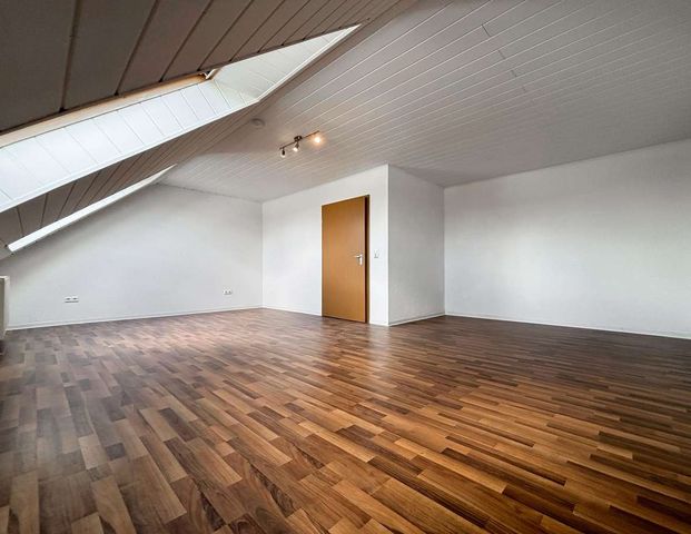 Rodenbach, Reiheneckhaus mit 6 ZKB, 2 Bäder, Gäste-WC, Terrasse, Carport - Foto 1