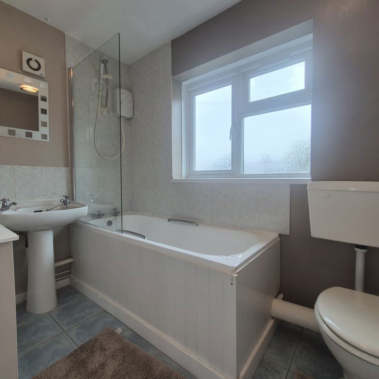 Ashfield Crescent, Wollescote, Stourbridge, DY9 - Photo 1