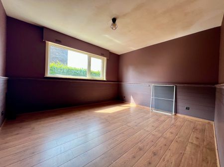 Ruime halfopen vierslaapkamerwoning te Oosteeklo - Foto 4