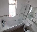 1 bed Room in Shared House - To Let - Photo 5