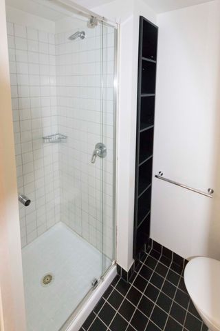 Stylish, Furnished Studio Apartment in a Prime Inner-City Location - Photo 2
