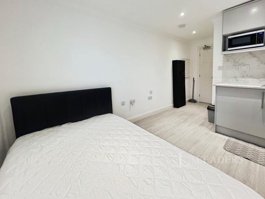 Studio to rent - Photo 1