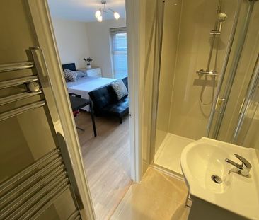 Bedsit, Wolfe Crescent, SE16 - Photo 3