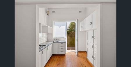 Updated terrace-style residence with study - Photo 5