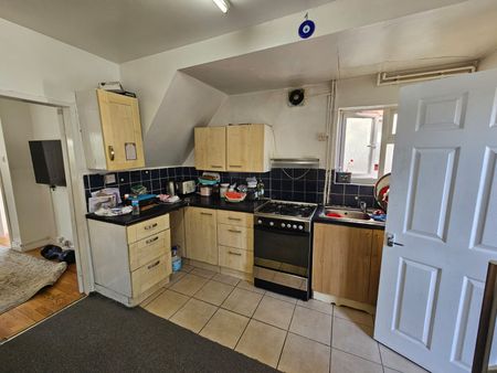 The Chantries, Hillfields - Photo 5