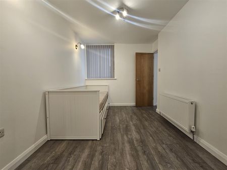 8c Lesley Heights, Glassillan Grove, Greenisland, - Photo 5