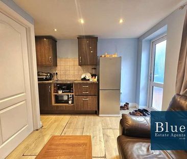 Unwin Avenue, Feltham, TW14 - Photo 6