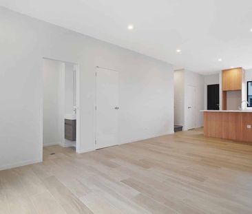 Stunning Four Bedroom Townhouse - Photo 1