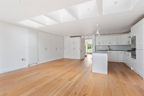5 bedroom townhouse to rent - Photo 1