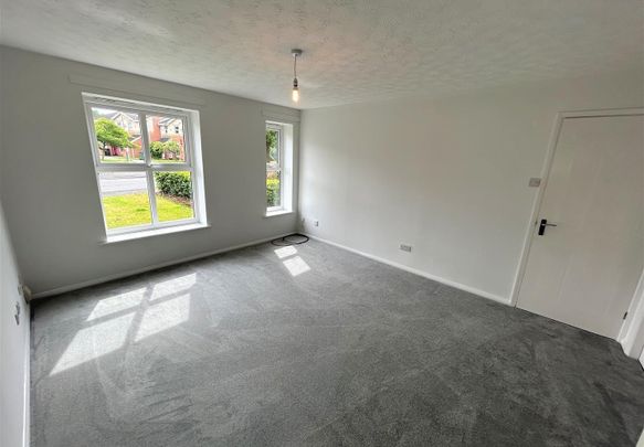 Victoria Gardens, Cradley Heath - Photo 1