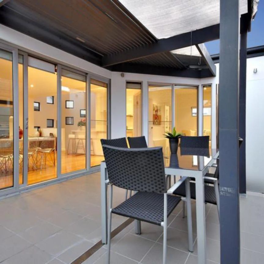 3A Princes Place, Port Melbourne. - Photo 1