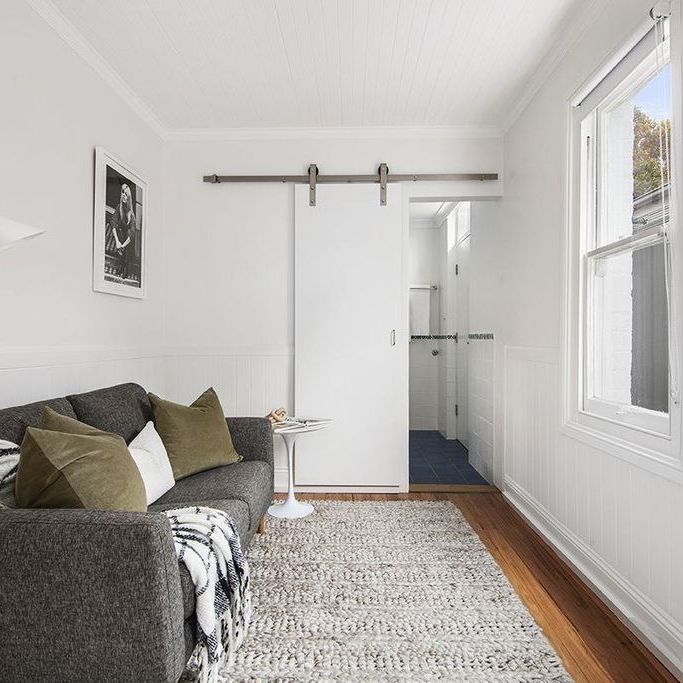 Sophisticated home in cul de sac - Photo 1