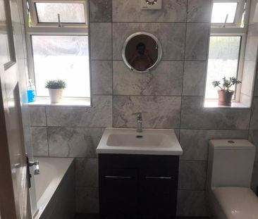 Room in a Shared House, Tarling Road, E16 - Photo 6