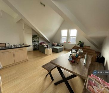 1 bedroom penthouse to rent - Photo 2