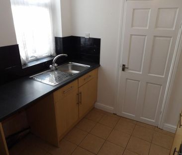 1 bedroom ground floor flat to rent - Photo 2