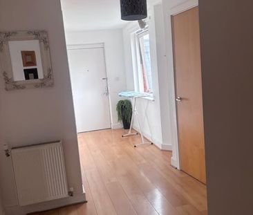 1 Bed Flat, Emerald Road, NW10 - Photo 3