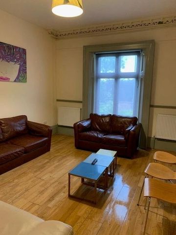 1 bedroom in a house share to rent - Photo 2