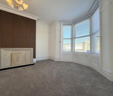 2 bedroom maisonette to rent - Photo 2