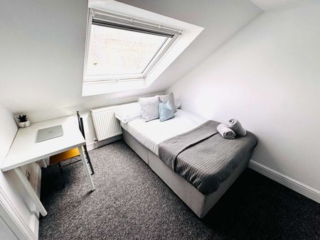 A Convenient House Share for Rent in Brighton Room 5 - Photo 4