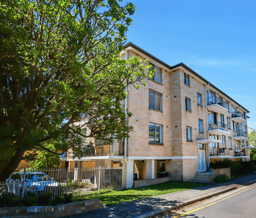 Village hotspot, walk to Balmoral with fabulous views - Photo 6