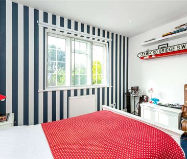 A beautifully presented five bedroom house located close to Richmon... - Photo 3