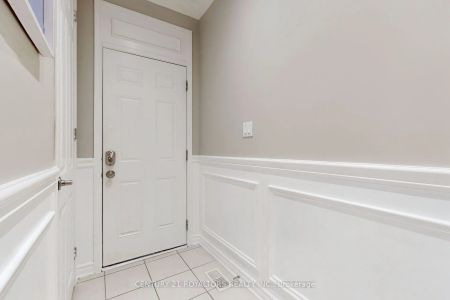 Detached Home For Lease | W9031533 - Photo 5