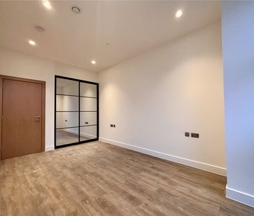 Roop House, Fleet, Hampshire, GU51 - Photo 2