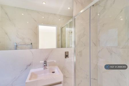 3 bedroom flat to rent - Photo 5