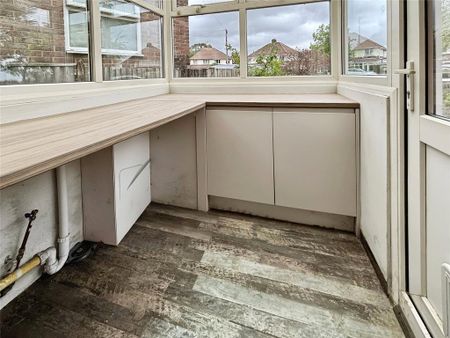 4 bedroom semi-detached house to rent - Photo 4