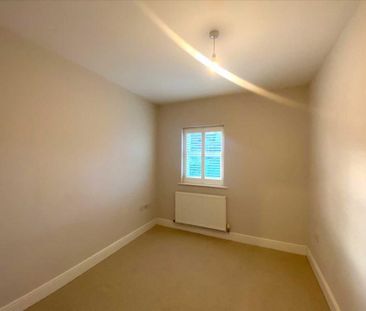 4 bedroom semi-detached house to rent - Photo 5