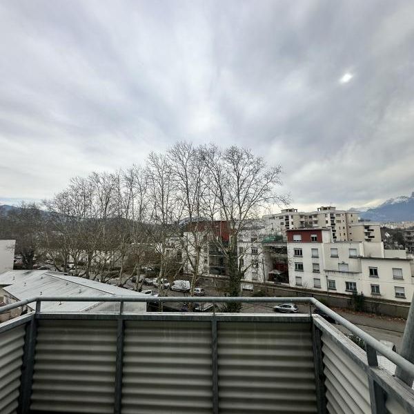 T4 15 AVENUE DE TEISSEIRE 38100 GRENOBLE - Photo 1