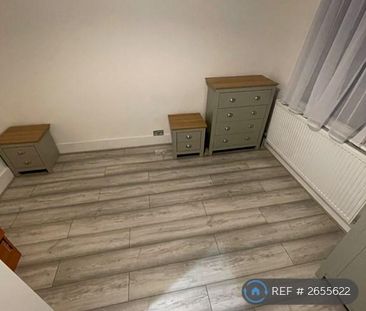 4 bedroom flat to rent - Photo 4