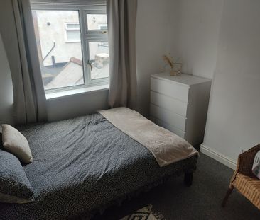 3 Bed Flat, Gordon Road, NG2 - Photo 3