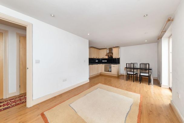 2 bedroom flat to rent - Photo 1