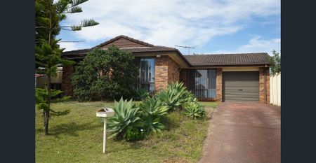 Neat & Tidy 4 Bedroom Home! - Photo 4