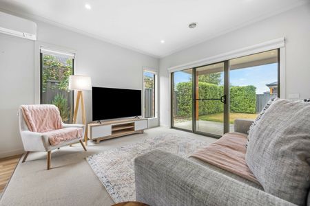 MODERN FAMILY LIVING IN PRIME ALFREDTON LOCATION - Photo 2