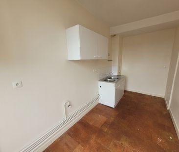 Location Appartement 3 pièces 52m² SABLE SUR SARTHE 72300 - Photo 4