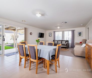 Stunning 4 bedroom home - Photo 3