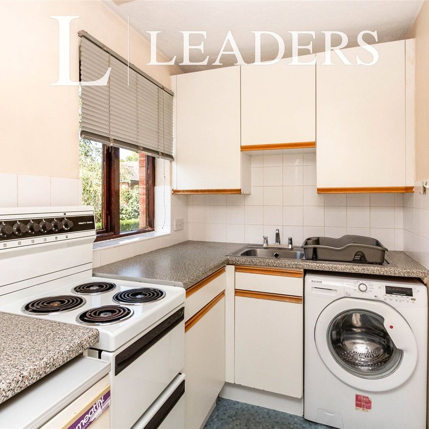 studio to rent Tintagel Way, Woking, GU22 - Photo 1