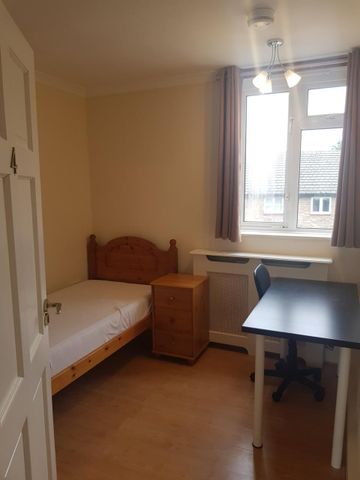 5 Bed Flat, Lorrimore Square, SE17 - Photo 5