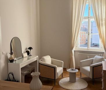 Altbautraum mit hohen Räumen: Mietwohnung mit kleinem Balkon in zen... - Photo 5