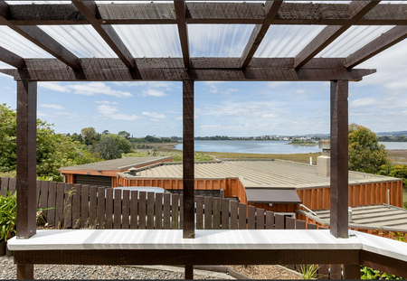 3 Bedrooms + Study and Estuary Views - Photo 2