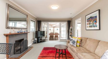 SUNNY STANDALONE HOME - ELLERSLIE - Photo 4