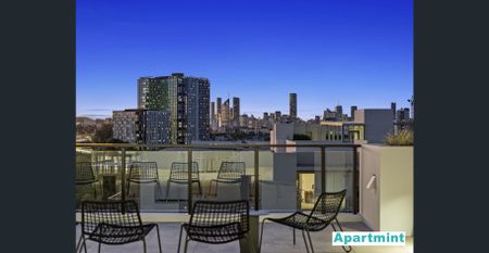 Great Location - East Facing Apartment - 1 Bedroom 1 Bathroom Apartment with 2 car parks - Photo 4