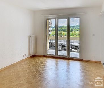 Entièrement rénové, appartement de 3 pièces avec balcon! - Photo 2
