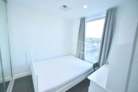 For Lease – Stylish Two-Bedroom Apartment in the Heart of the City - Photo 2