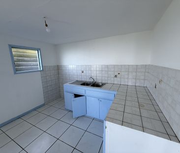 Location Maison 3 pièces 70m² ST PAUL 97423 - Photo 1