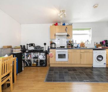 Located minutes to Stoke Newington overground and all local amenities - Photo 5