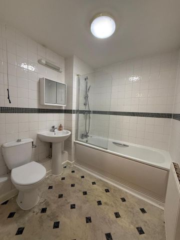 3 bedroom flat to rent - Photo 2